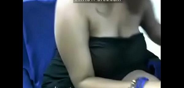  Desi Babe Strips Saree Showing Huge Boobs myhotporn.com